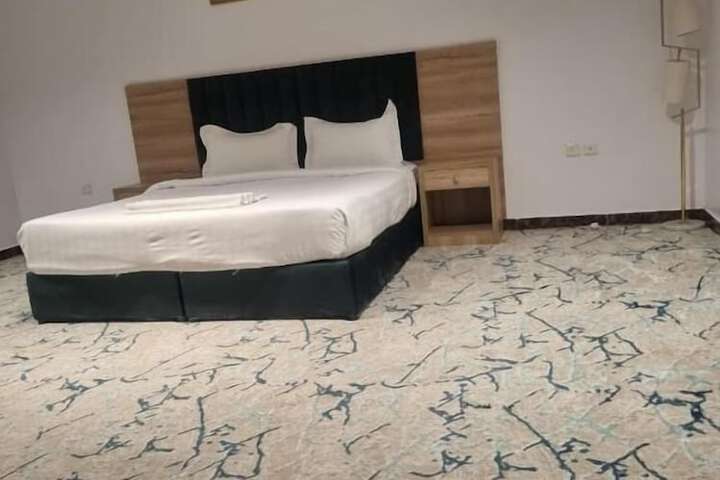 Room 7 of 18