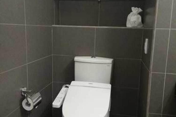 Room 44 of 66