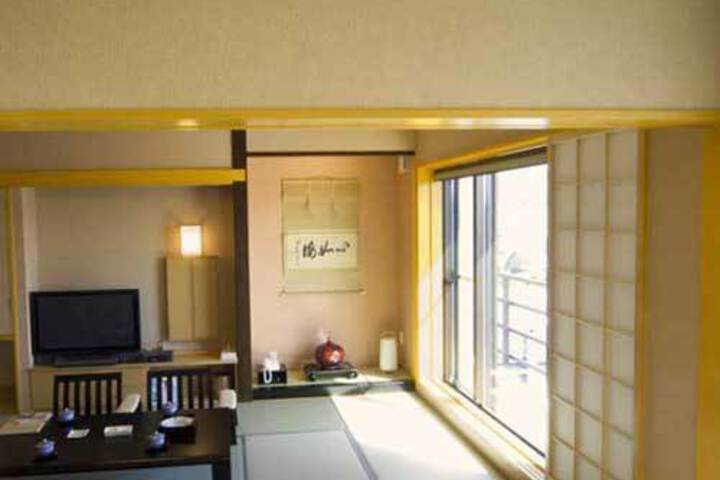 Room 6 of 20