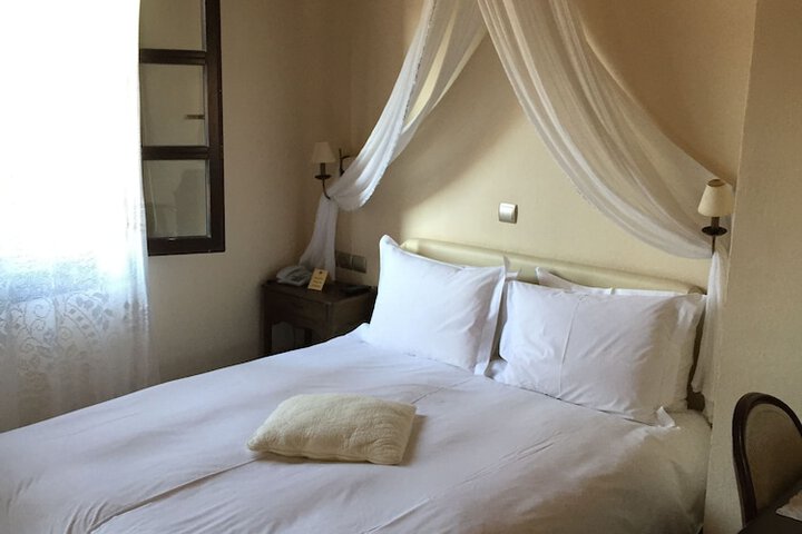 Room 6 of 74