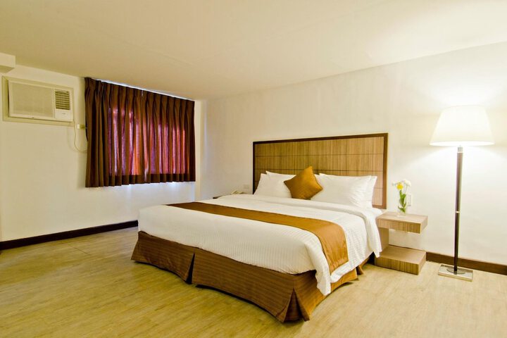 Room 13 of 39