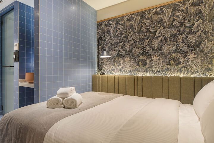 Room 32 of 59