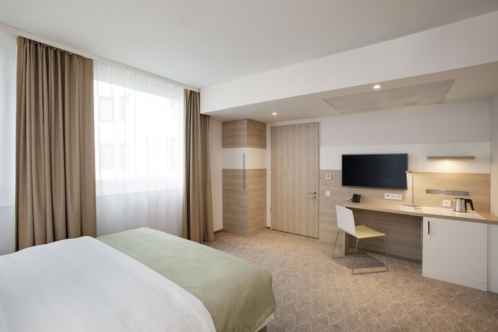 Room 28 of 112