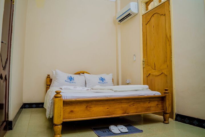 Room 10 of 18