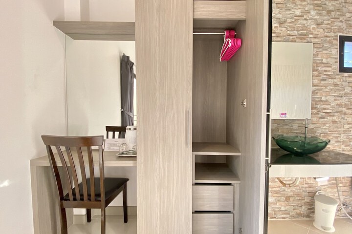 Room 20 of 98