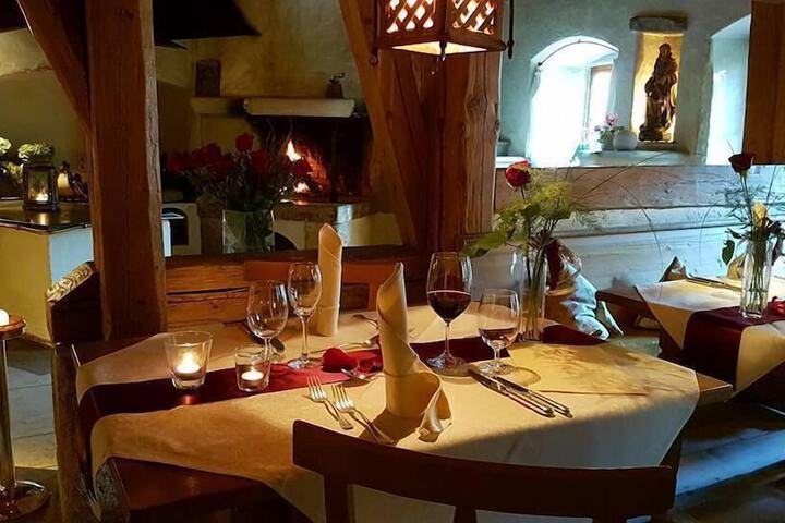 Dining 14 of 29