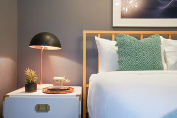 Room 25 of 28