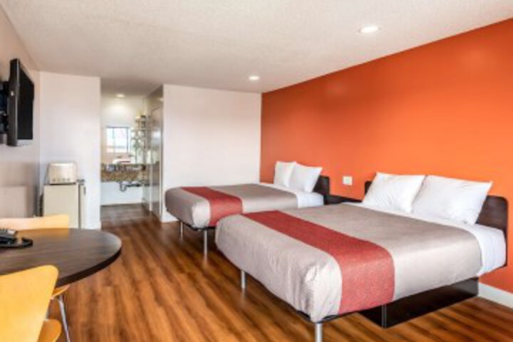 Room 10 of 25