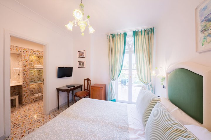 Room 4 of 87