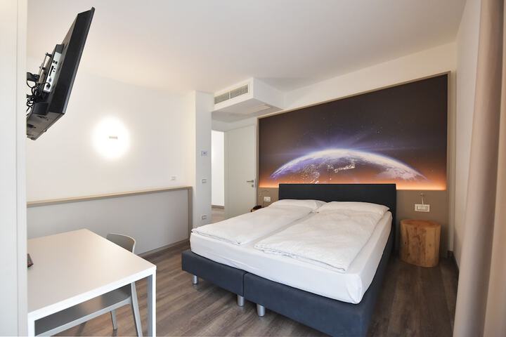 Room 6 of 64