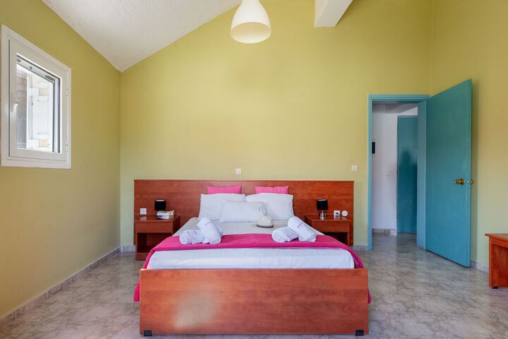 Room 4 of 23