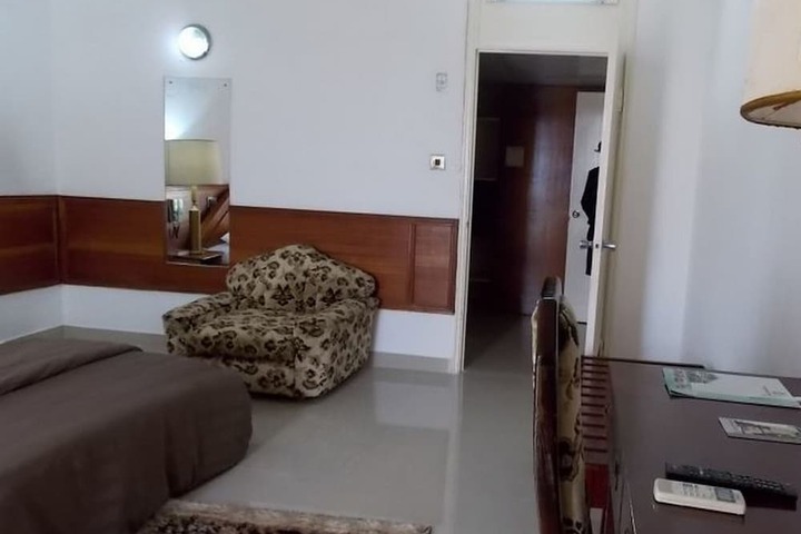 Room 14 of 27