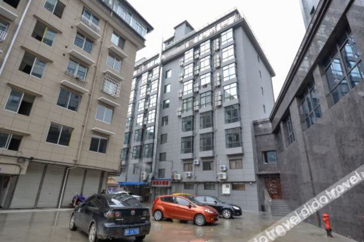 Longquan junhao hotel
