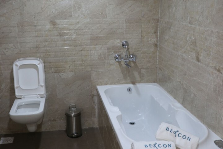 Room 16 of 27