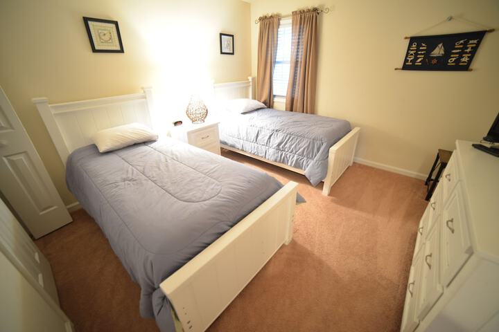 Room 5 of 102