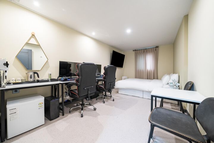Room 126 of 142