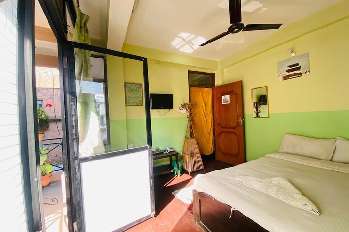 Room 2 of 28