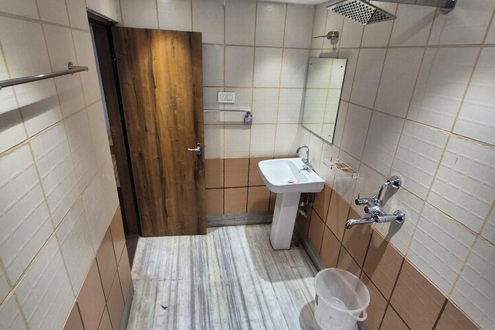 Room 14 of 25