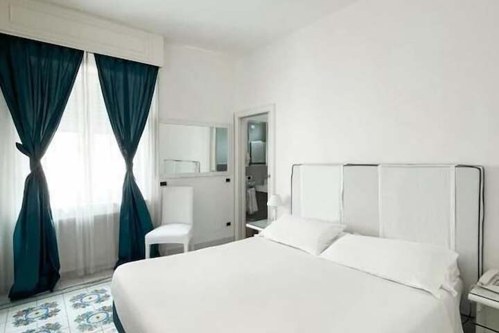 Room 16 of 48