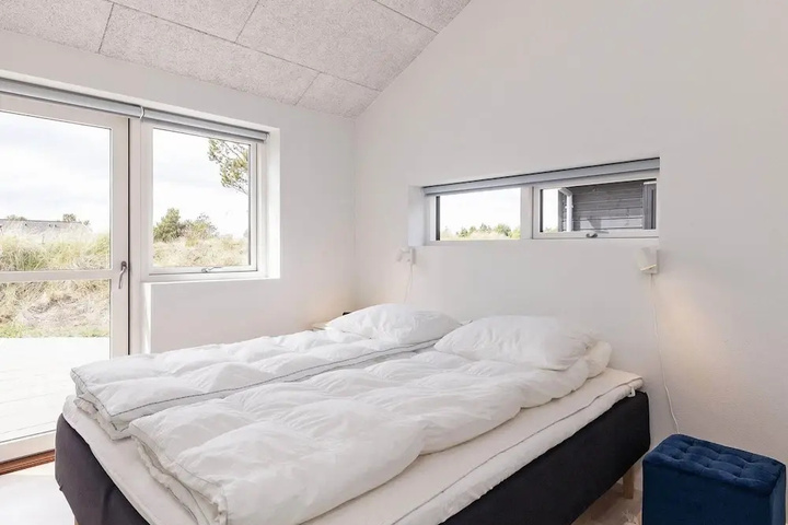 Spacious Holiday Home in Humble With Beach Nearby
