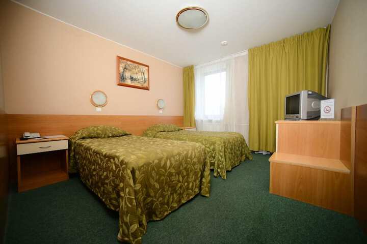 Room 10 of 42