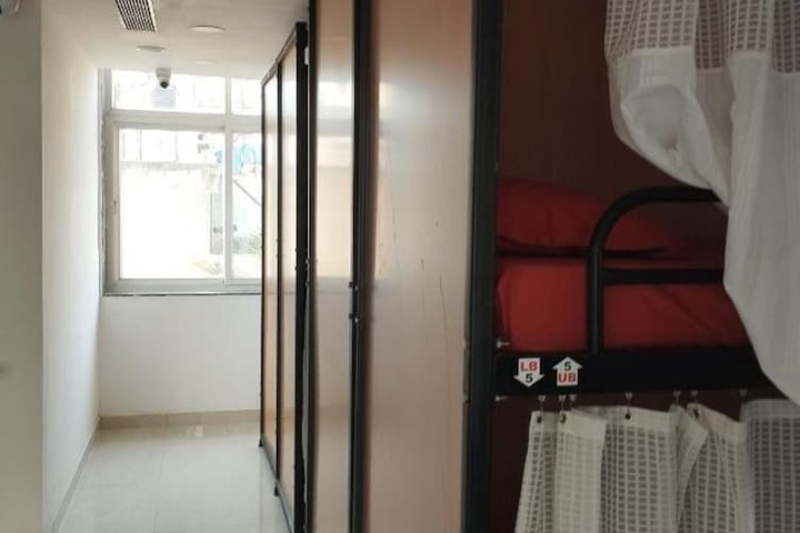 Room 8 of 12