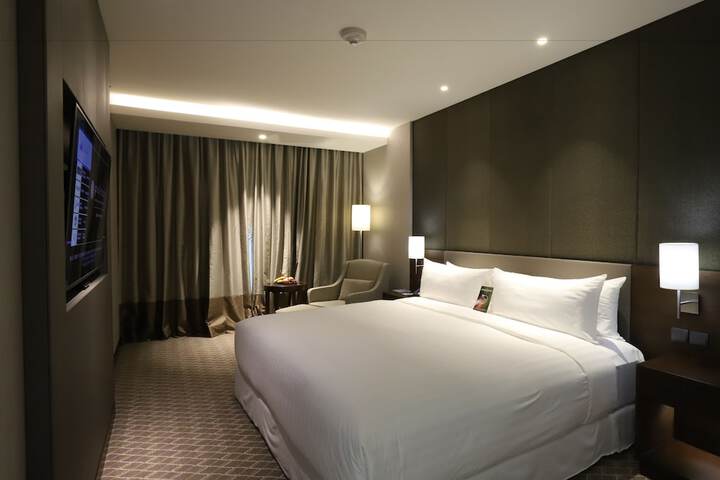 Room 5 of 113