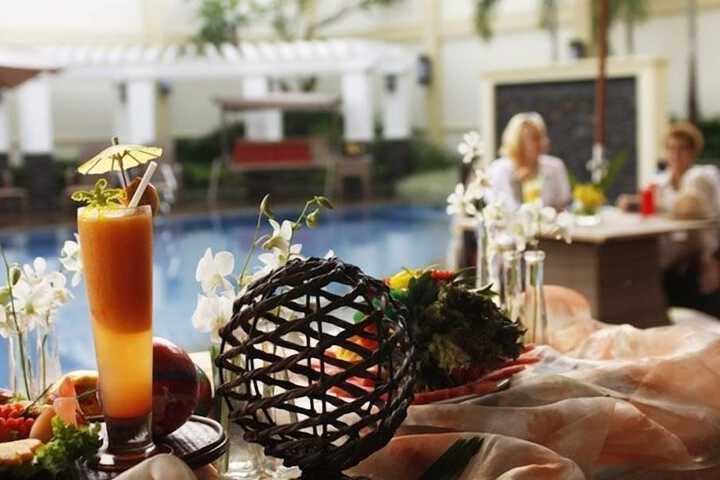 Hotel with Pool