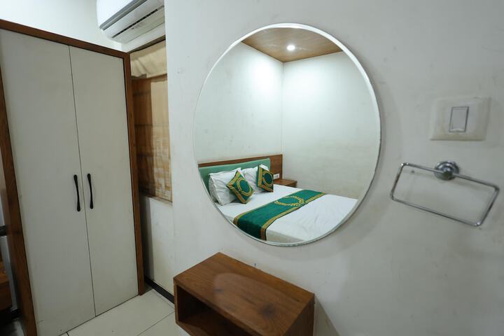 Room 10 of 38