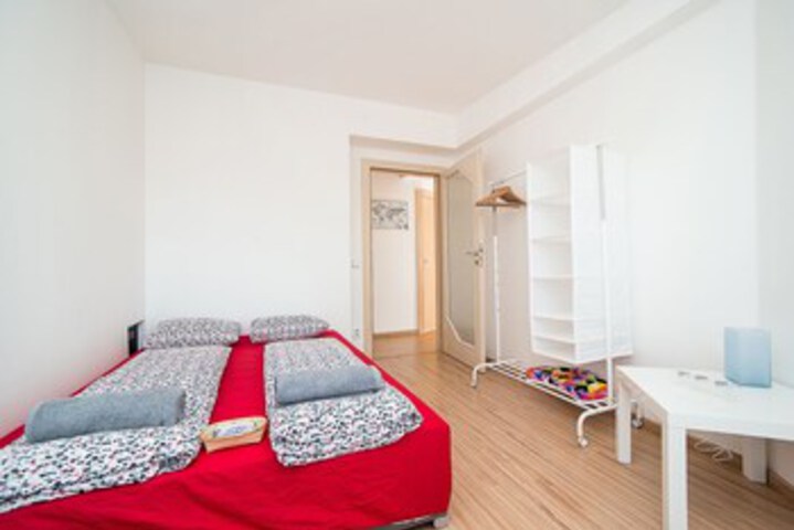 Room 19 of 38