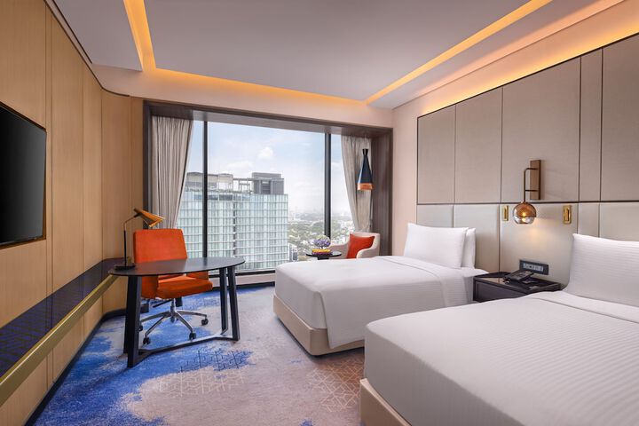 Room 33 of 90