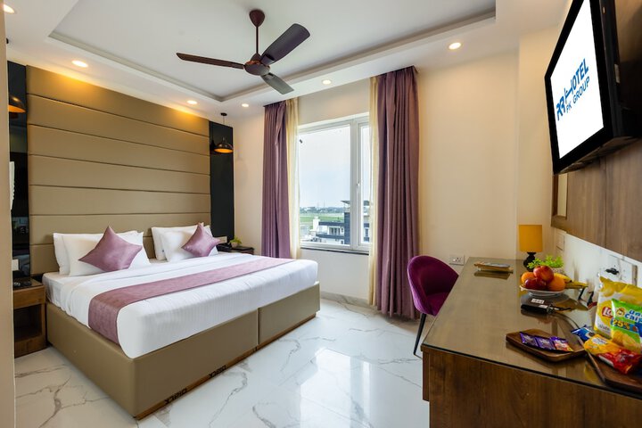 Room 21 of 24
