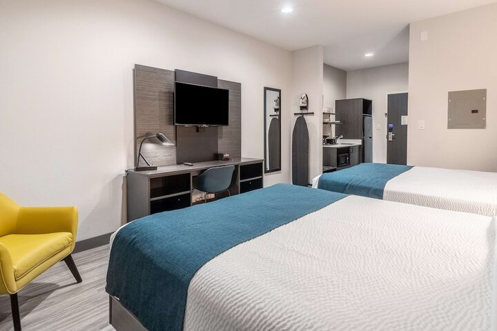 1 Queen Bed Kitchen (19 of 22)