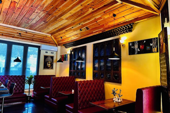 Lounge 56 of 75