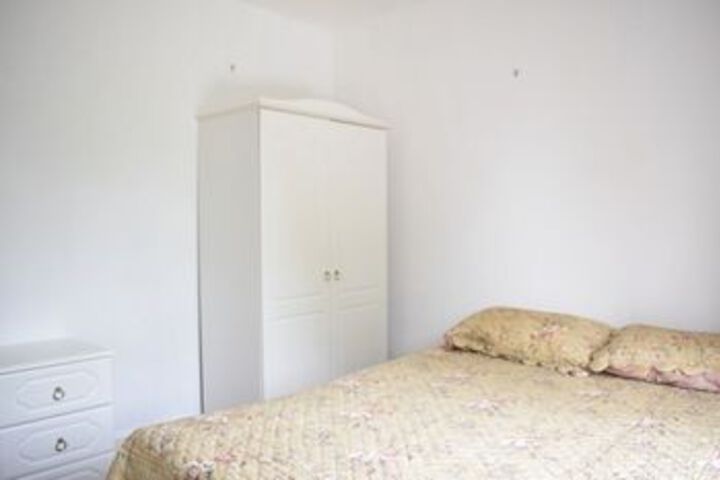 Room 12 of 18