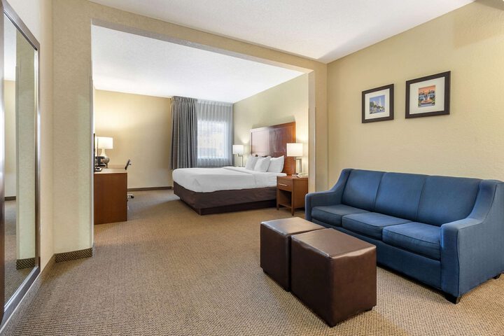 1 King Bed (10 of 21)