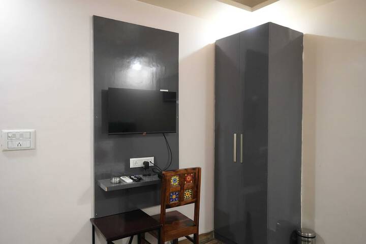 Room 25 of 40