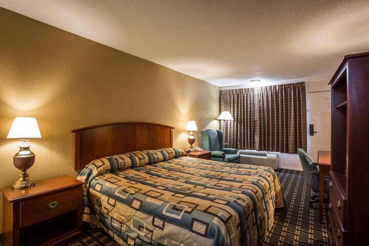 1 King Bed (7 of 7)