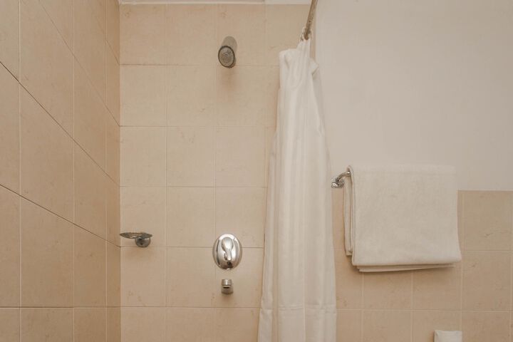 Room 42 of 93