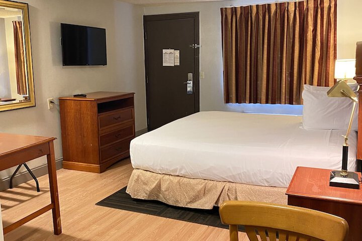 1 King Bed Deluxe Room (11 of 11)