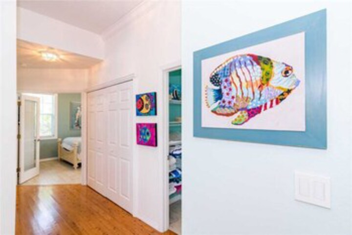 Room 33 of 40