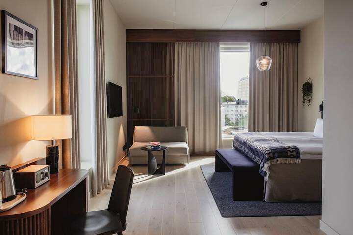 Room 34 of 100