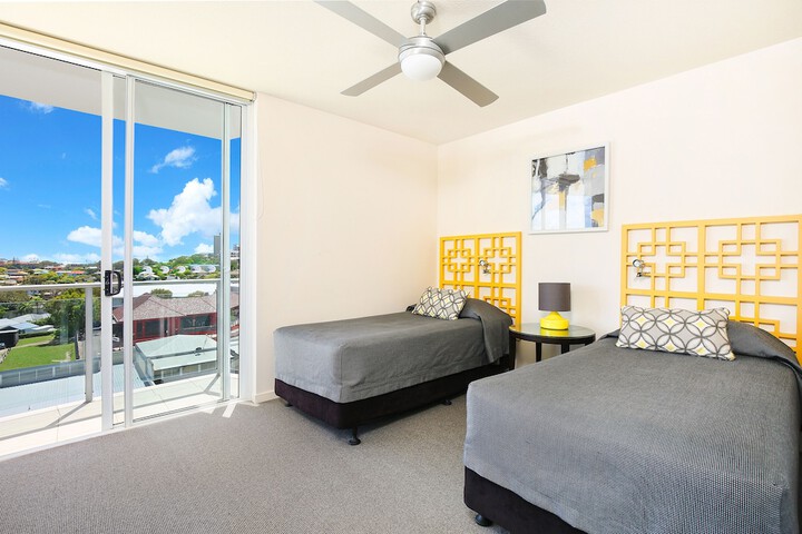 Room 27 of 106
