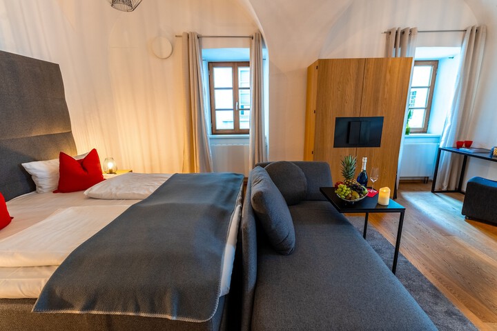 Room 4 of 43