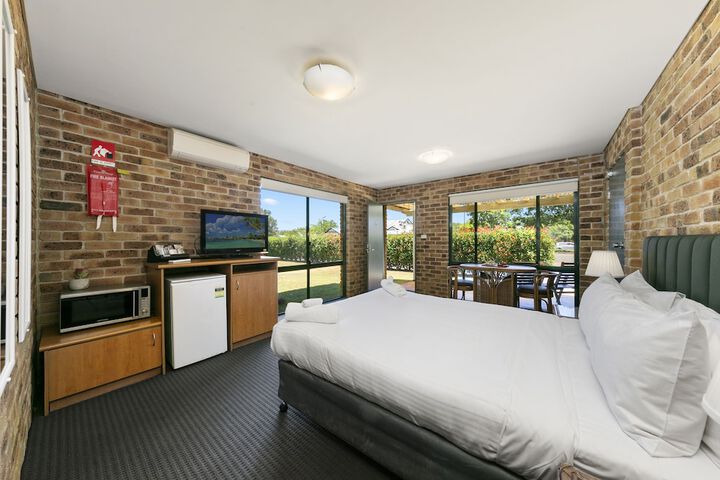 Room 3 of 62