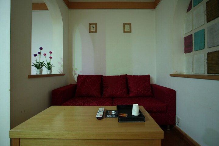 Room 7 of 13