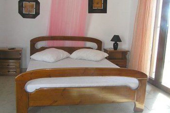 Room 5 of 8
