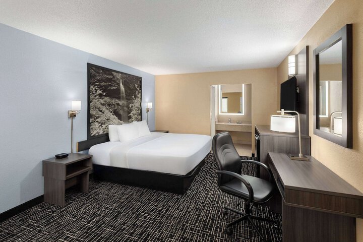 1 King Bed (17 of 23)