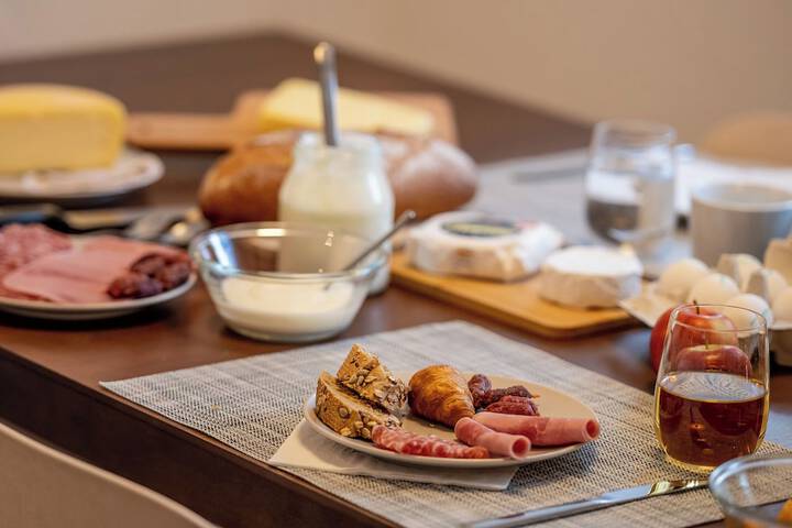 Breakfast/Coffee Service 25 of 31