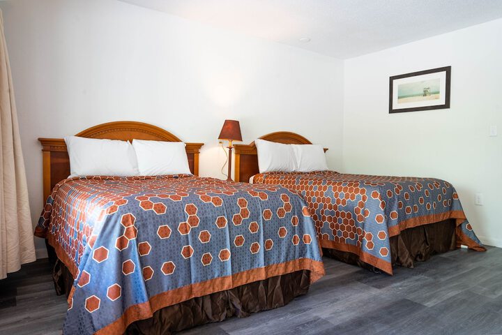 2 Queen Beds (1 of 7)